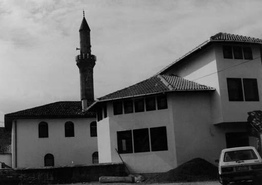 Ta ideja, kao logi~na posljedica raspada jedinstvene Islamske zajednice sa centrom u Sarajevu, realizovana je na Osniva~kom zasijedanju Sabora IZ-e Sand`aka, odr`anom 30. oktobra 1993.