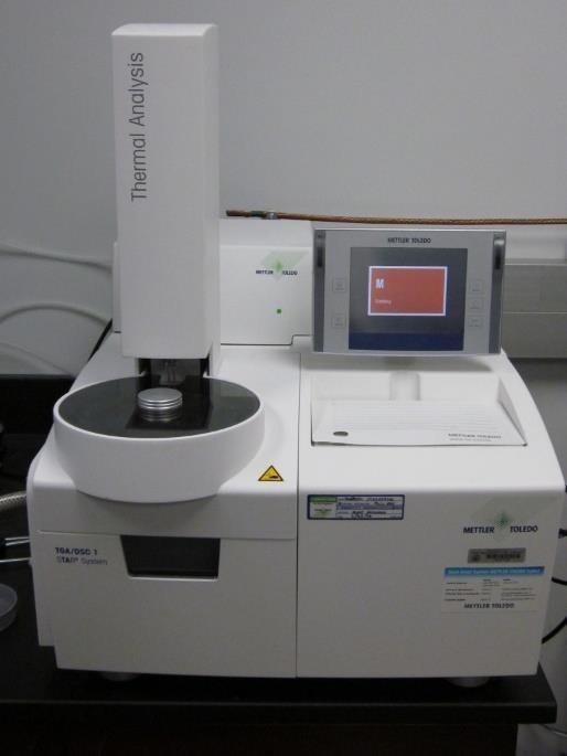 Slika 3.2.1. Shimadzu FTIR 8400S spektrometar 3.2.2. Termogravimetrijska analiza (TGA) Termogravimetrijska analiza provedena je na kromovom kompleksu, koji je dao kristale pogodne za tu analizu.