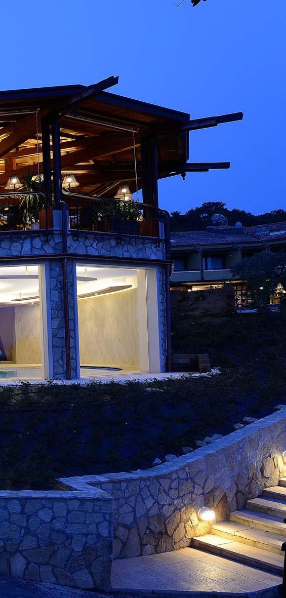 SpA OF poiano RESORT JEzERO GARDA, ITALIJA SpA koji je dizajnirao Alberto Apostoli za poiano Resort (Jezero Garda - Italija) zadovoljava dve potrebe: razvoj posebno atraktivne lokacije i
