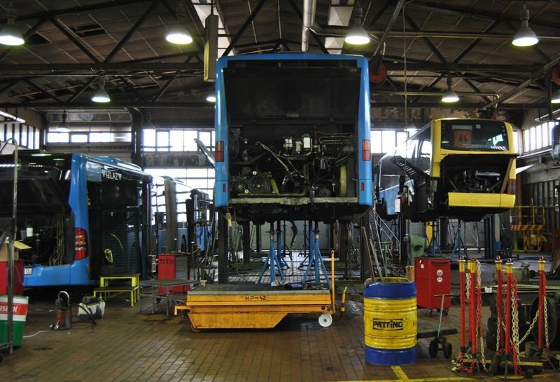 Što se tiče redovitog održavanja, servisiranja i uvođenja tehničkih poboljšanja kod postojećih vozila u voznom parku Podružnice ZET, održavanje voznih jedinica tramvajskog i autobusnog sustava je