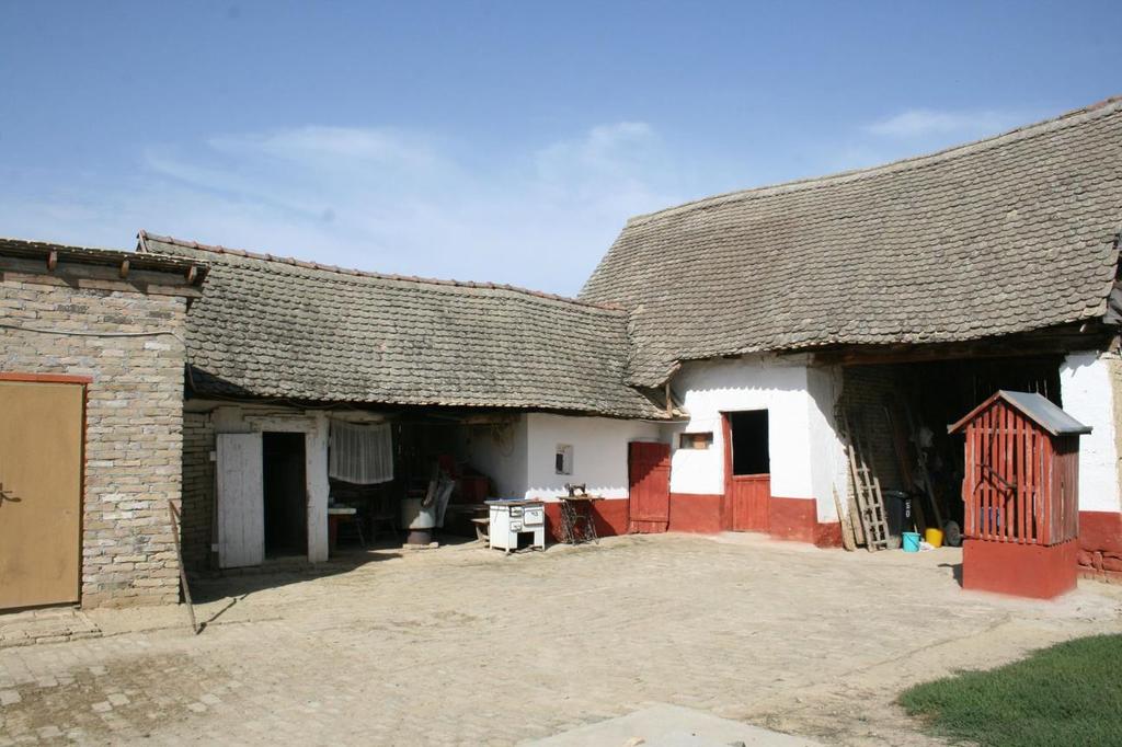 7. PREGLED RAZVOJA OPG-a ZLATARIĆ Do 1980. godine obrađivanje zemljišta se u OPG-u Zlatarić obavljalo na stari tradicionalni način konjima kao i sva poljoprivreda u to doba.