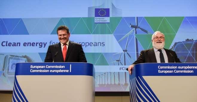 Kako prenosi ew Europe, novi zakoni uključuju uredbu i direktivu o električnoj energiji koja čini tržište električne energije u EU međusobno povezanim, fleksibilnim i usmerenim na potrošače.