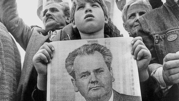 Milošević dobio 4 glasa u Predsjedništvu SFRJ (od 8) dobio potporu zapovjedne strukture