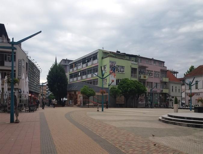 stoljeća navodi da opremljenost naselja ne zadovoljava svakodnevne potrebe stanovnika te da stanovnici takva naselja percipiraju kao monotona i uniformna s malo zelenila i nejasno organizirana.