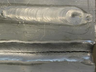 Slika 6: Uzdužno puknuće aluminjskog zavara [14] Hladne pukotine (kao na