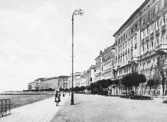 godine (stara razglednica, Uprava za za{titu kulturne ba{tine, Konzervatorski odjel, Zadar) Zadar, New sea-front, built from 1878 until 1906 (old postcard) javljaju neostilski oblikovni elementi.