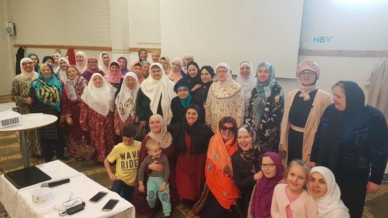 AKTIVNOSTI IZ DŽEMATA U DŽEMATU MALMÖ ODRŽAN ŠESTI PO REDU EDUKATIVNI SEMINAR ZA ŽENE U subotu, 30. marta 2019. godine u gradu Malmö održan je šesti po redu edukativni seminar za žene.
