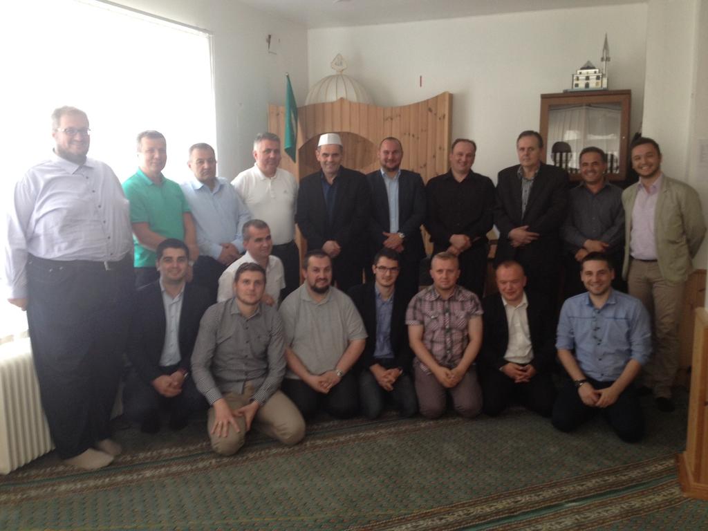 U JÖNKÖPINGU ODRŽAN PREDRAMAZANSKI SEMINAR ZA IMAME ISLAMSKE ZAJEDNICE BOŠNJAKA U ŠVEDSKOJ U gradu Jönköping 26. juna 2014. godine održan je seminar za imame Islamske zajednice Bošnjaka u Švedskoj.
