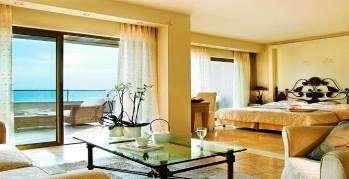 Standard suite-ovi se sastoje od spavaće sobe, dnevne sobe, kupatilom sa tuš kadom ili kadom, jacuzzi, fen za kosu.