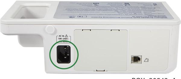 Odabir napajanja naizmeničnom strujom ili napajanja iz baterije Da biste koristili naizmeničnu struju: Priključite jedan kraj (priloženog) kabla za napajanje u sistem za monitoring sa zadnje strane
