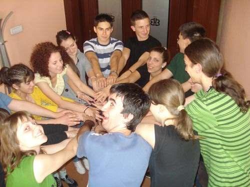 Opis realizovanih projektnih aktivnosti 1. Trening za jačanje kapaciteta predstavnika mresurs-a Trening za predstavnike Mreže savjeta učenika Republike Srpske održan je od 07. do 10. maja 2009.