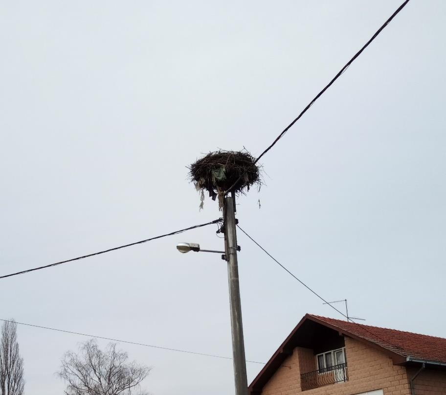 barijerama za onemogućivanje slijetanja (lijevo)