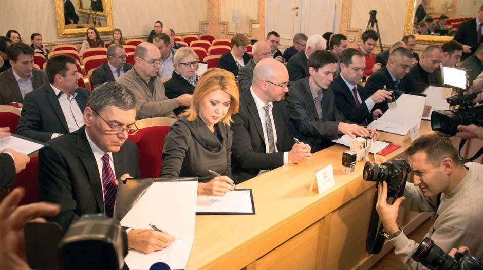 Sporazum o otpisu dugova najsiromašnijima Čak 33 od ukupno 42 jedinice lokalne samouprave s područja Osječko-baranjske županije prihvatilo je Sporazum o otpisu dugova socijalno ugroženim građanima.