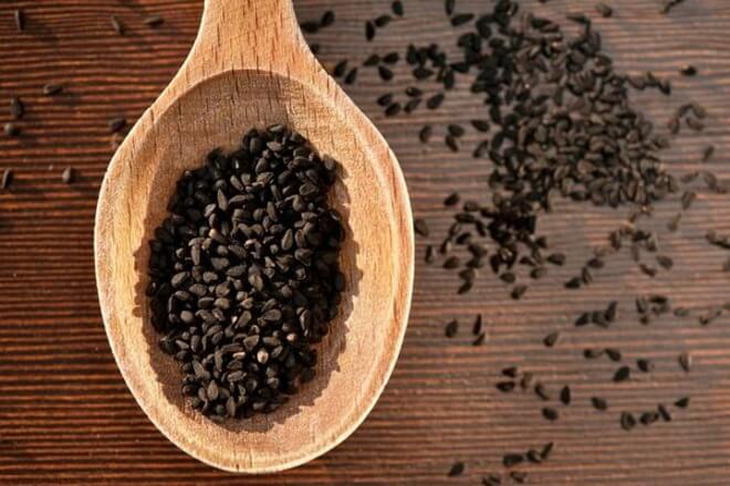 Crni kim - primjena Ulje crnog kima može se uzimati oralno, nakon obroka. Ulje crnog kima ima ljutoaromatični okus, koji vrlo dobro prikrivaju prirodni slatki sirupi, poput sirupa agave ili meda.