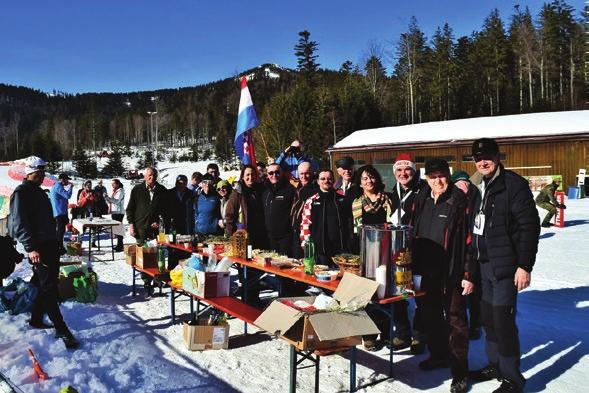 preko 50 godina, s time da mlađa kategorija može imati i ponekog starijeg člana ili članicu.