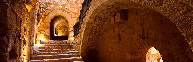 Po razgledu Jerasha slijedi vožnja prema Ajlunu, malom gradiću koji se smjestio na obroncima planina sjevernog Jordana, 76 km sjeverozapadno od Ammana.