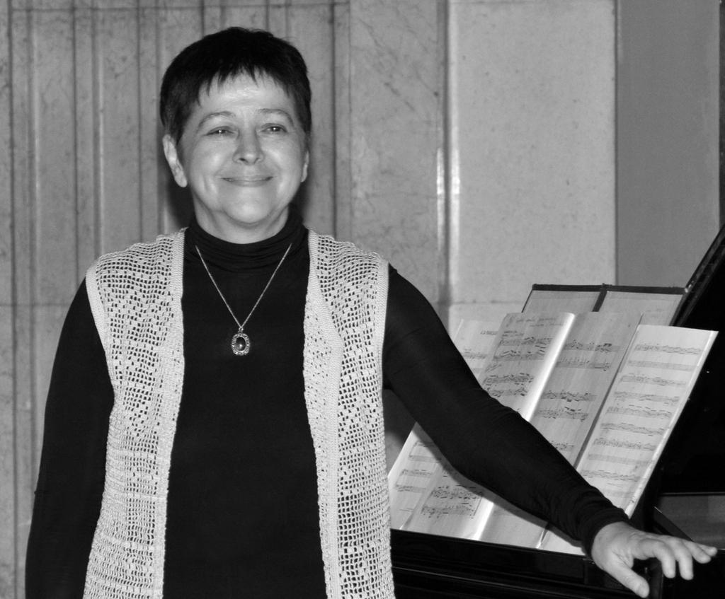 ZORICA ĆETKOVIĆ Pijanista, čembalista i kamerni muzičar. Diplomirala je i magistrirala klavir i čembalo na Fakultetu muzičke umetnosti u Beogradu.