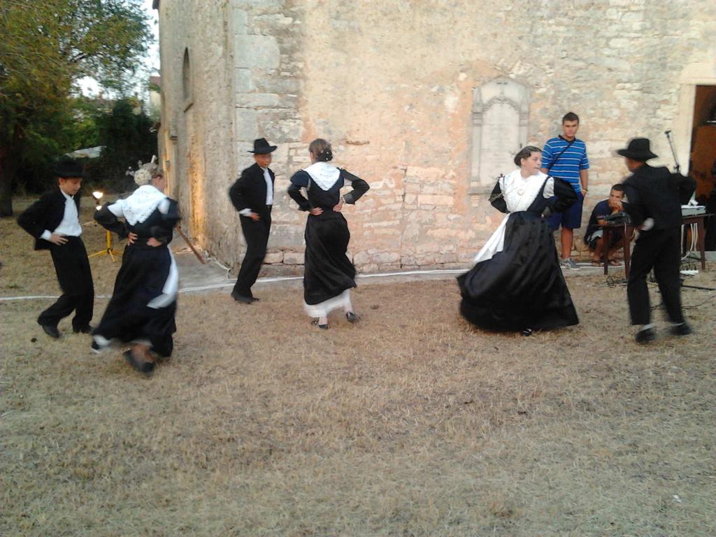 cambi della coreografia possono venir eseguiti dalle tre alle sette volte massimo, e devono essere sempre dispari.