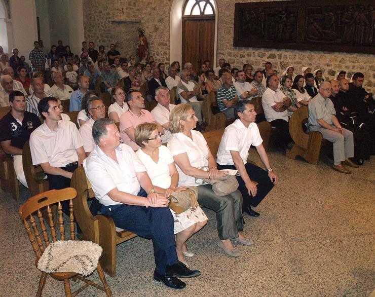 rekao da su dvje stvar koje štte čovjeka od očaja - zvjezdano nebo umjetnost. Bez obzra na krzu krzna vremena, u Tuzl je održan tjedan umjetnost.