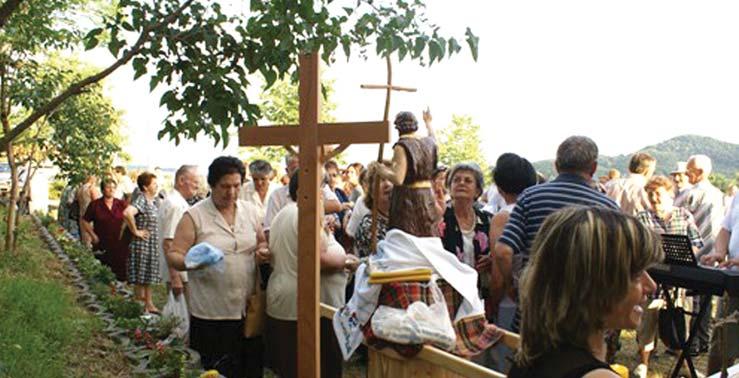 HVO brgade Zrnsk, vjence su položl svjeću zapall predstavnc udruga prosteklh z Domovnskog rata z Sol, županjske organzacje razvojačenh brantelja, poltčkh stranaka brojnh drugh udruga te je održana