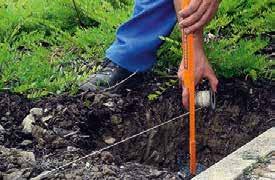 Nakon kopanja rupa, ovisno o dubini temelja može biti potrebno popunjavanje donjeg područja rupa materijalom za zaštitu od smrzavanja ili betonom. Po potrebi sabijte materijal.