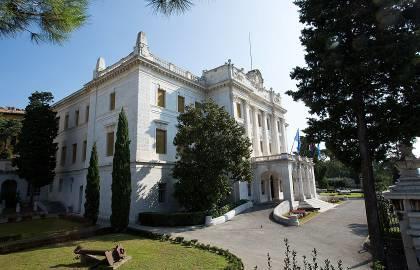 NAZIV KORISNIKA: Pomorski i povijesni muzeja Hrvatskog primorja Rijeka osnovan je 28. lipnja 1961. godine iako se njegov kontinuirani rad prati od 1893. kada je otvoren Gradski muzej (Museo Civico).