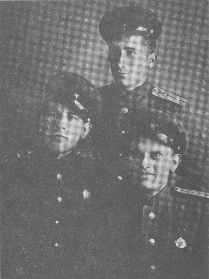 Vukašin Nakarada, Vujo Vidaković i Budislav Pribić slušaoci Akademije tenkovskih i mehanizovanih jedinica u Moskvi, krajem aprila 1945. godine severne Albanije i Kosova u pravcu Beograda.