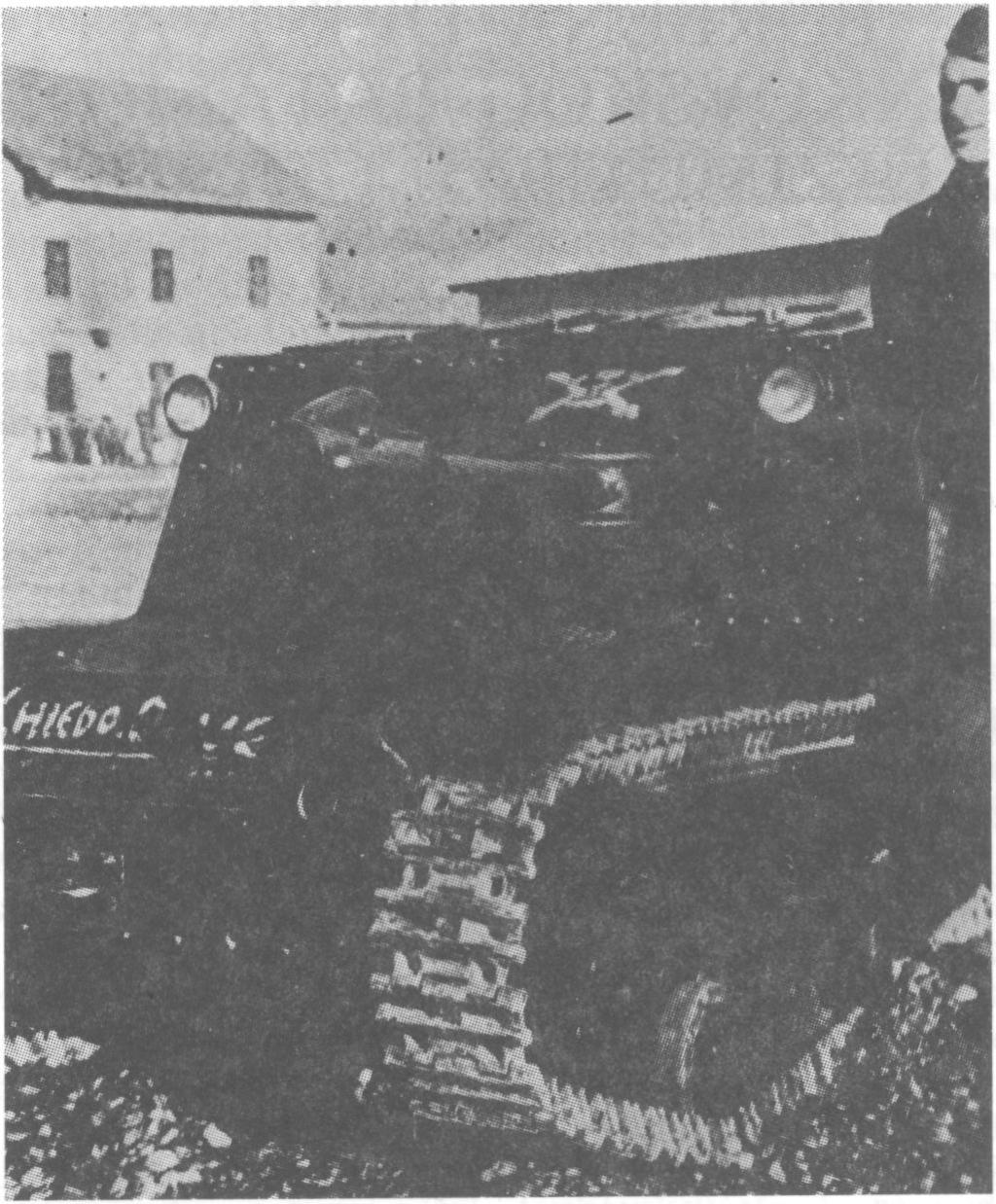 Trofejni tenk sa bacačem plamena Krajem rata Tenkovski bataljon popunjen je trofejnim borbenim vozilima i na završetku rata je imao: - 9 tenkova»fiat-ansaldo«, - 1 oklopni