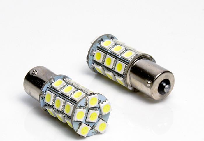Примери LED сијалица за возила УРЕЂАЈИ ЗА ДАВАЊЕ СВЕТЛОСНИХ СИГНАЛА У ову групу светлосних уређаја на возилима спадају: показивачи правца-мигавци, позициона светла и стоп-светла (о којима је било