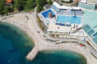 Plaža Ploče Izgradnjom bazenskog kompleksa na Kantridi, Grad Rijeka uredio je i Plažu Ploče koja se nalazi ispod samog