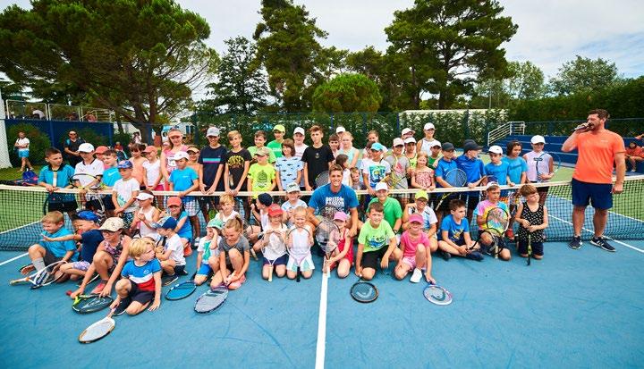 Svakog dana na Kids Weeku sudjeluje više od 50 mladih tenisača, a njihov broj kontinuirano raste. Dragi prijatelji tenisa, omiljena sportska priredba ove godine obilježava svoj 30. ciklus.