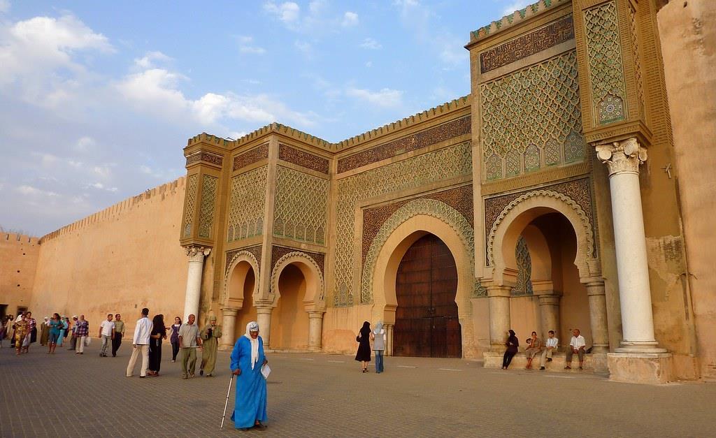 5. dan: FEZ MEKNES RABAT Doručak. Odlazak prema Meknesu, tzv. marokanskom Versaillesu, zadnjem kraljevskom gradu s početka 18. st.