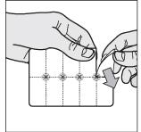 1. Odvajanje jedne tablete: razderati duž iscrtkane linije za razdvajanje da bi odvojili jedan "džep" iz trake. 2. Odlijepite vanjski sloj: počnite od obojanog kuta, podignite i odlijepite džep. 3.