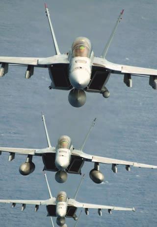 RA T NO ZRA KOPLOVS T VO Strike Eagle i Super Hornet protiv R aptora i Lightninga (II.
