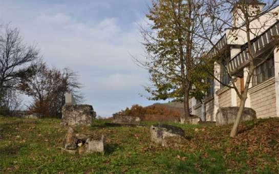 JAJCE GRAD SA 30 NACIONALNIH SPOMENIKA Povijesno područje Nekropola sa stećcima na lokalitetu Katica u selu