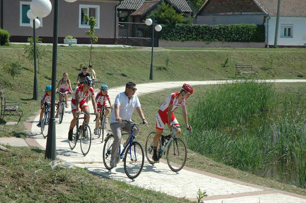 To dosta znači nama biciklistima. Svako otvaranje staze nama znači, jer vozači nemaju poštovanja prema nama sportistima i biciklistima, tako da to, naravno, znači svim biciklistima u Srbiji.