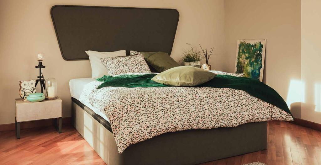 Smart Smart, pametan za zahtjevne spavaće sobe kojeg opisuju odlike: minimalne dimenzije, podizna podnica sa spremnikom i uzglavlje koje se pričvršćuje na zid te pozicionira