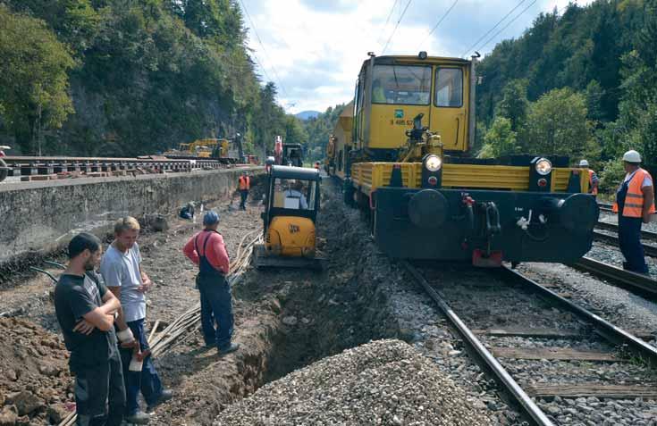 _ RADOVI RADI SE NA NEKOLIKO DIONICA RIJEČKE PRUGE PIŠE: Branimir Butković FOTO: Branimir Butković????????? Radnici Pružnih građevina trenutačno su angažirani na nekoliko gradilišta na riječkoj pruzi.