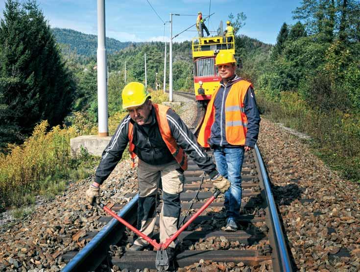 _ RADOVI Elektromonter Krešo Sabljak i šef gradilišta Ante Belančić _Svaki put moram pogledati dokumentaciju, provjeravati slijed poslova. kaže nam Ante.