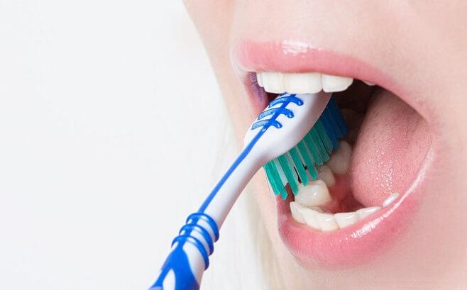 Zube perite u pravcu rasta To bi značilo da obratite pažnju na svaki zub i to tako što ćete zub prati u pravcu kako raste.