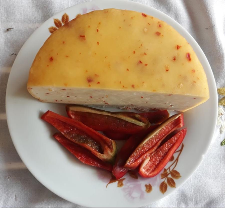 2. PREGLED REZULTATA DOSADAŠNJIH ISTRAŽIVANJA 2.1. Kuhani sir Kuhani sir je, uz domaći svježi sir, najzastupljeniji sir koji se proizvodi u seljačkim domaćinstvima u kontinentalnoj Hrvatskoj.
