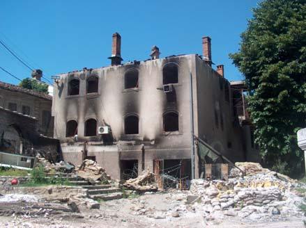 Нова зграда Рашко-Призренске епархије-владичански двор, постојала је до 2004. године без обзира на чињеницу да се у њој 1999. године смешта штаб немачког КФОР-а док марта 2004.