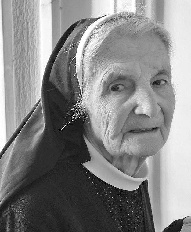 Zbivanja i osvrti Iz riznice života sestara jubilantkinja S. Zorana Penić S. Zorana, krsnim imenom Mara, rođena je 16. rujna 1929.