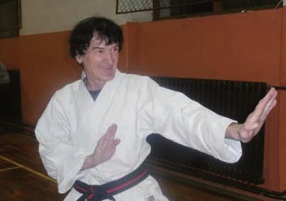 Sport MIROSLAV PAVLOVIĆ ČARLI IZ ŠIDA, MASTER KARATE SPORTA Karate lijek za srce i dušu Miroslav Pavlović, Šiđanima poznatiji kao Čarli, jedan je od uspješnih karate sportaša koji je cijeli svoj