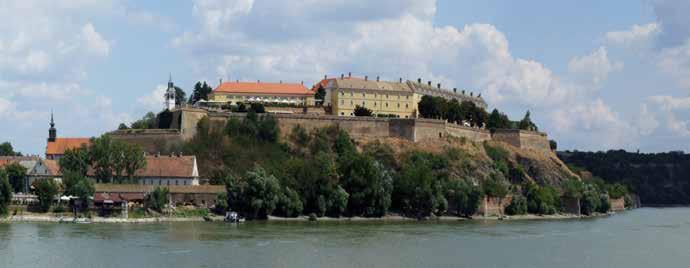 Po ovom sistemu građene su mnoge tvrđave u Evropi, a Petrovaradinska je najveća, prostire se na više od 110 hektara i najočuvanija je. Posebnost ovog sistema su visoki i strmi bedemi.