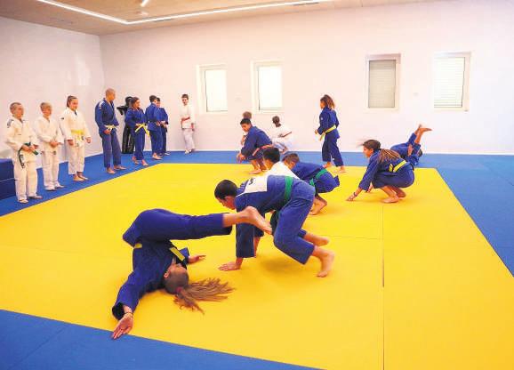 Na prijemu u Velikoj vijećnici tako su se našli pripadnici Keglevićeve straže iz Kostela, Gradske straže Požega, Rapskih samostreličara, U MOKOŠICI Otvorena nova judo dvorana Nova judo dvorana u