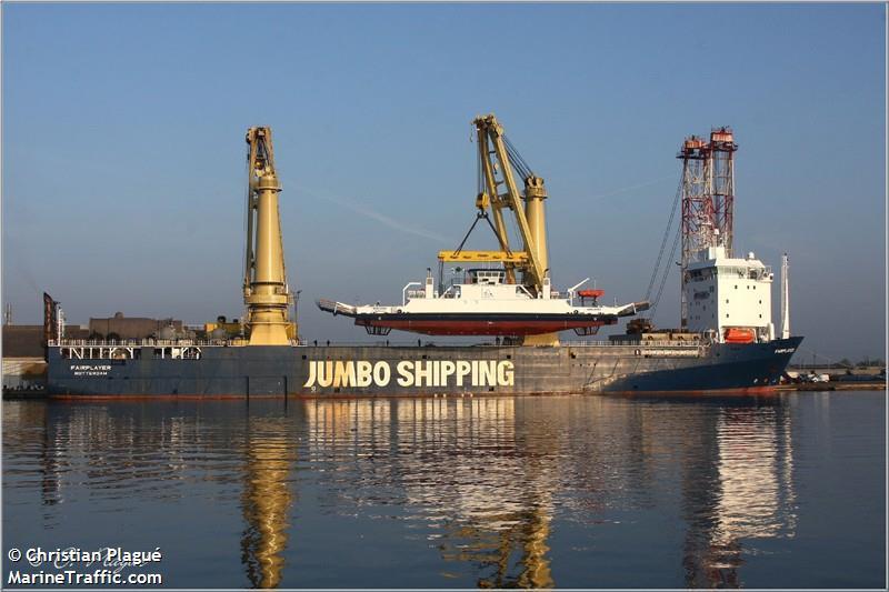 Prikazan je Farplayer Jumbo broda prilikom ukrcaja