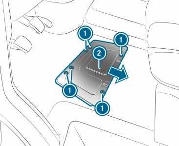 Pazite da uvijek najprije odvojite akumulator elektropokretača u kutiji akumulatora u prostoru za noge s lijeve strane. U protivnom može doći do oštećenja električnih agregata, npr. generatora.
