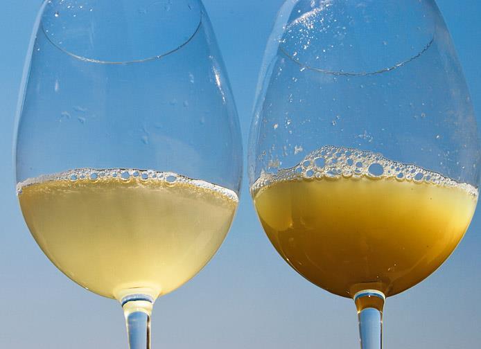 2.3.2. Sredstva za bistrenje Nakon završetka alkoholne fermentacije u vinima se odvija taloženje produkata i spojeva nastalih tijekom prerade grožđa i fermentacije.