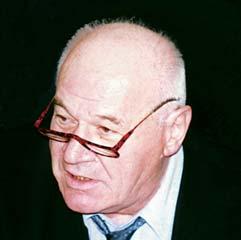 Dirk Förger Maturirao 1979. na Johannesgymnasiumu u Lahnsteinu. Godine 1988. u Mainzu završava studij biologije s diplomskim radom iz biogenetike, 1993. u Münchenu doktorira medicinsku genetiku.